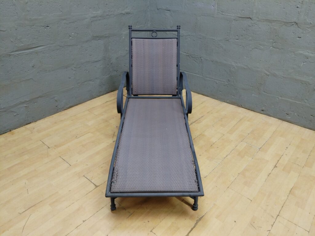 Outdoor Metal‑Framed Sun Lounger / Chaise Lounge with Woven Sling — 170 x 70 x 98 cm (used)