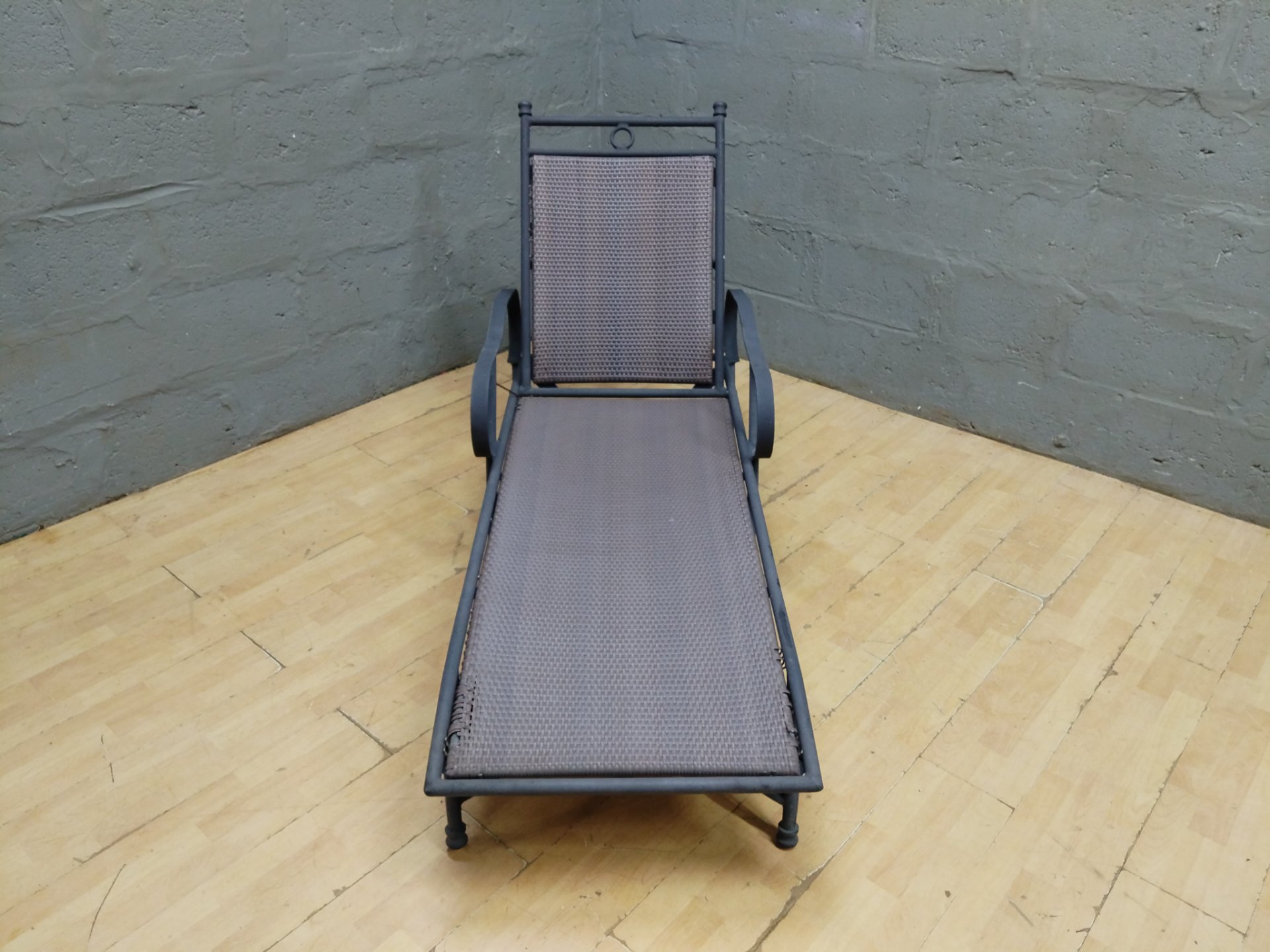 Outdoor Metal‑Framed Sun Lounger / Chaise Lounge with Woven Sling — 170 x 70 x 98 cm (used)