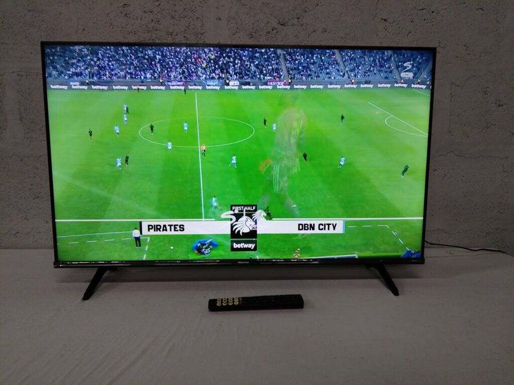 Hisense 43A6K 43″ LED TV – powers on, remote, power cable & stands included