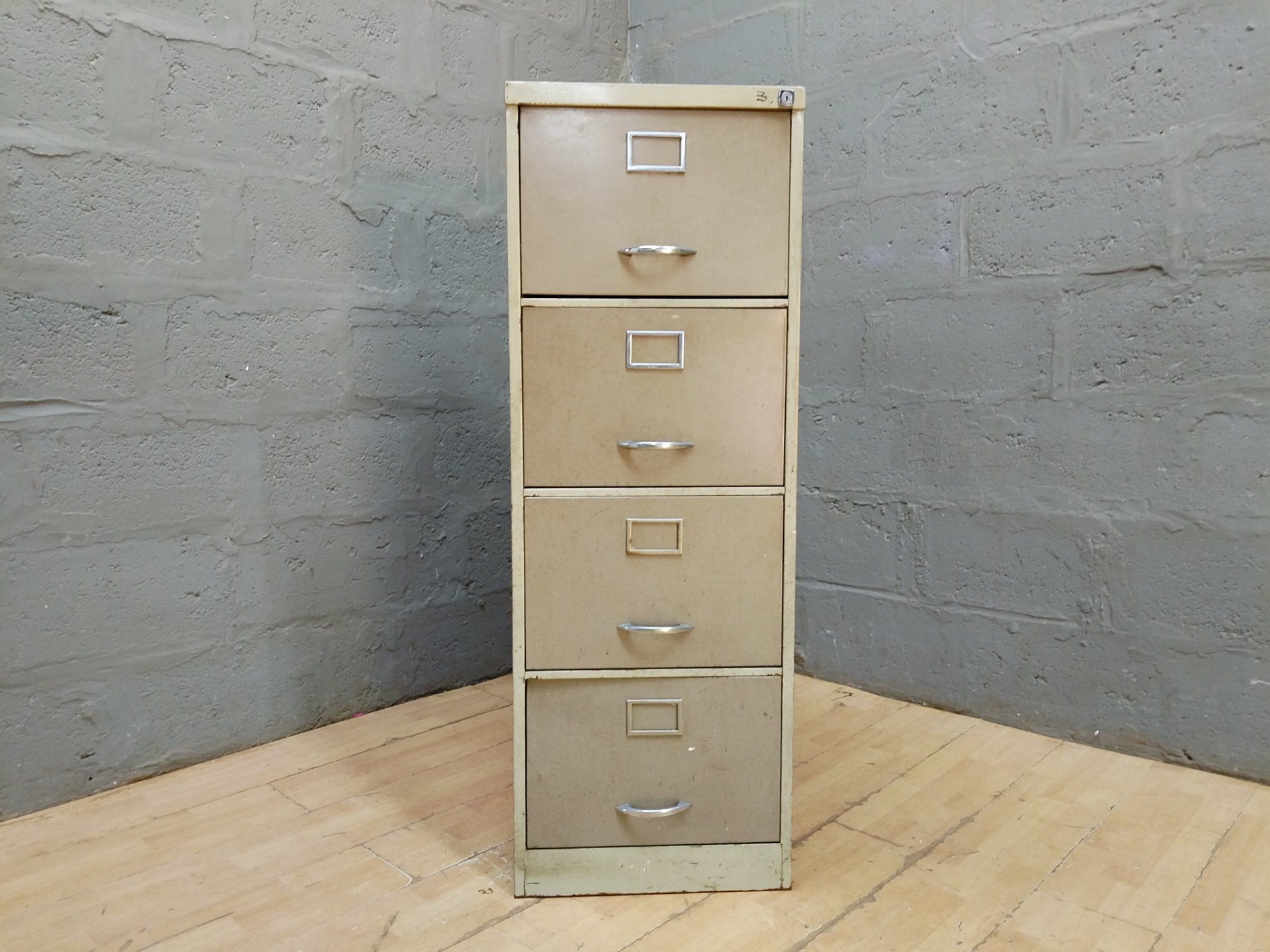 5-drawer Metal Filing Cabinet — Drawers Smooth, Top Rust, Lock Not Working
