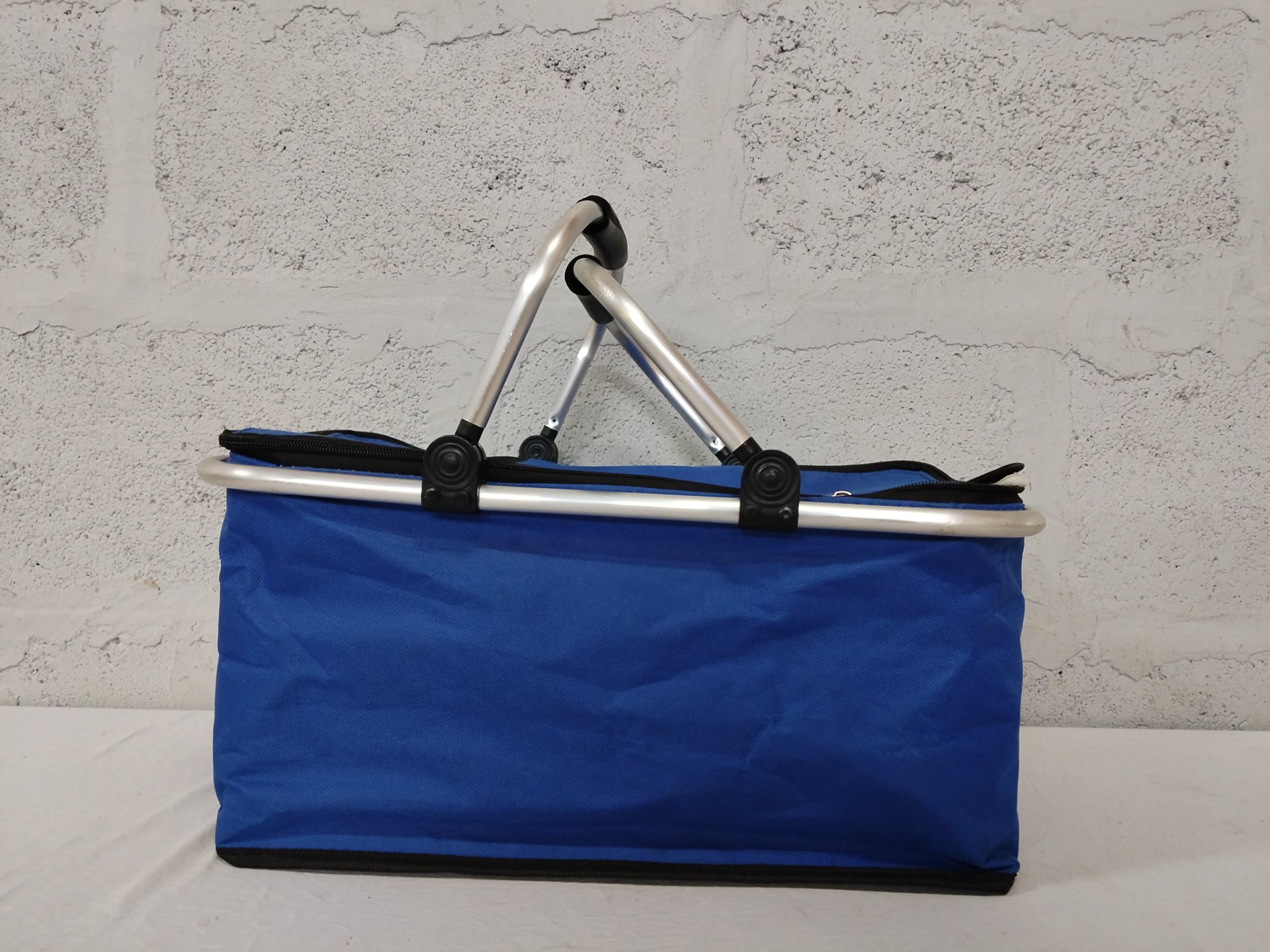 Foldable insulated picnic / cooler basket – blue fabric, aluminium frame, zip top