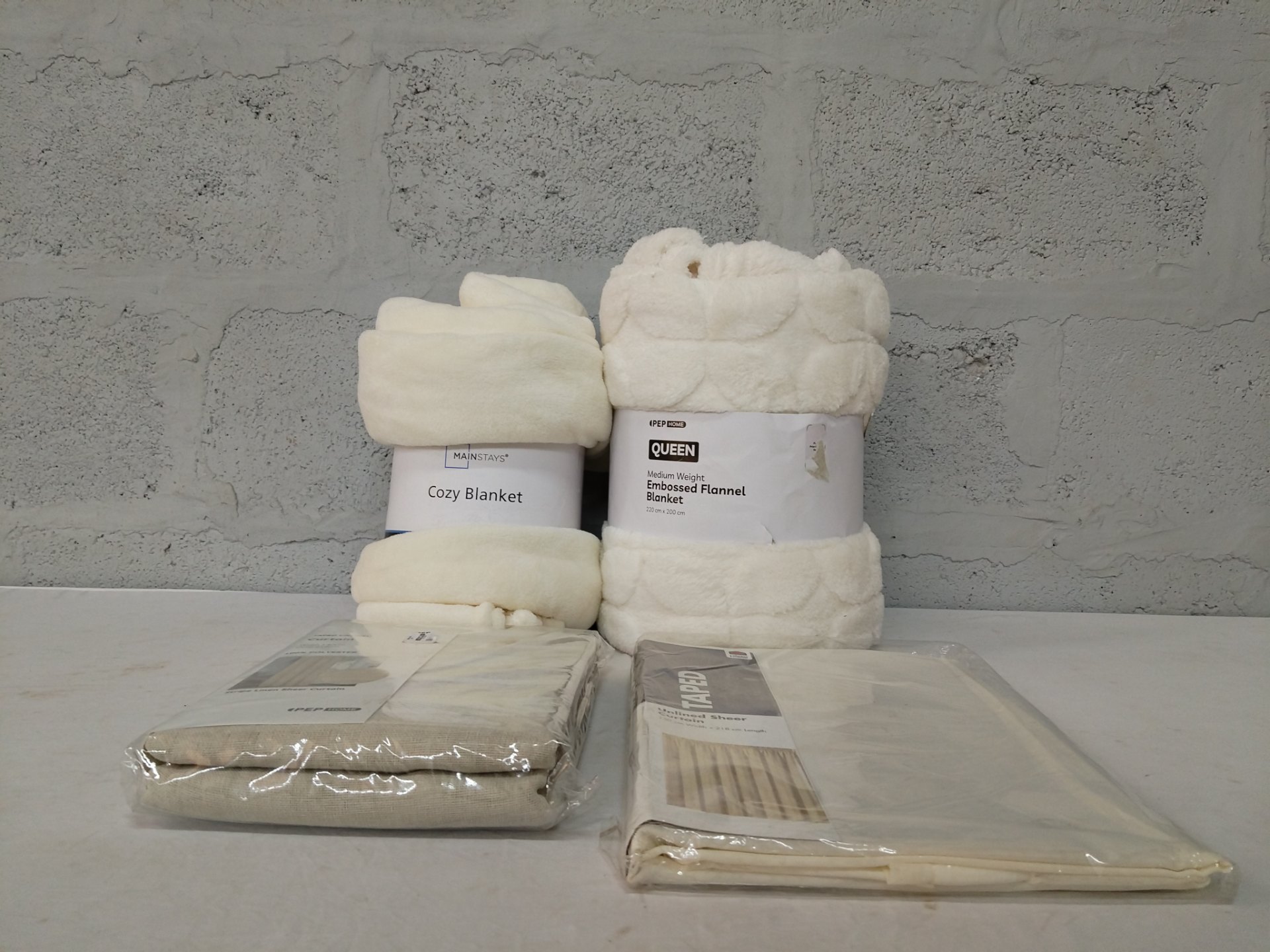 Lot: 2 Blankets + 2 PEP HOME Curtain Panels — Sealed, Brand-labelled (200×200, 220×200, 140×218, 150×218 cm)