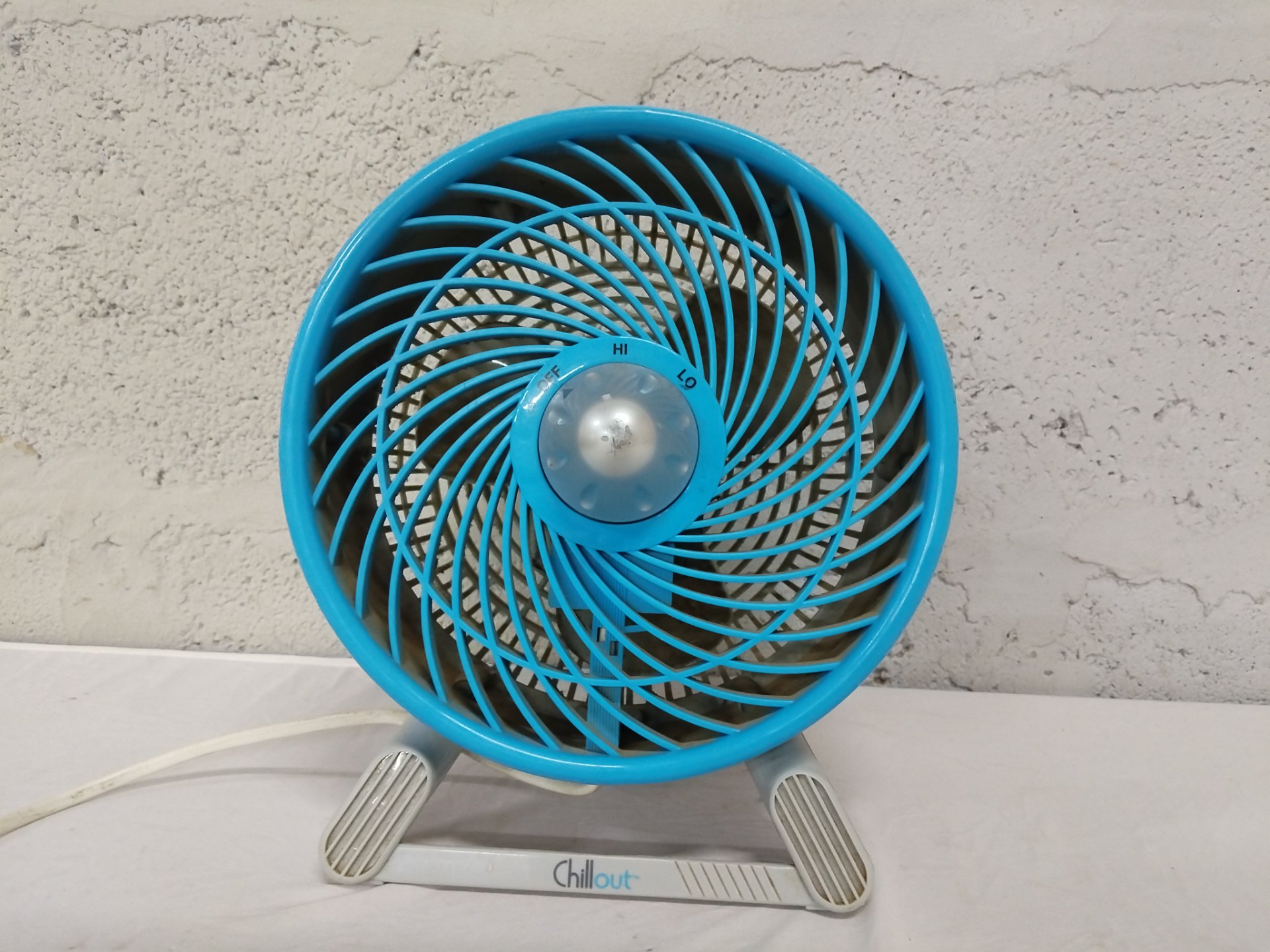 Chillout compact blue desk fan — tested working, portable two-speed desktop fan