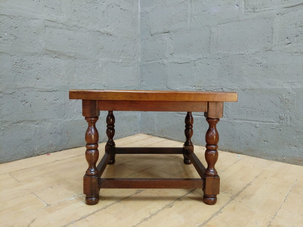 Vintage-style square occasional / coffee table with turned legs and stretcher base