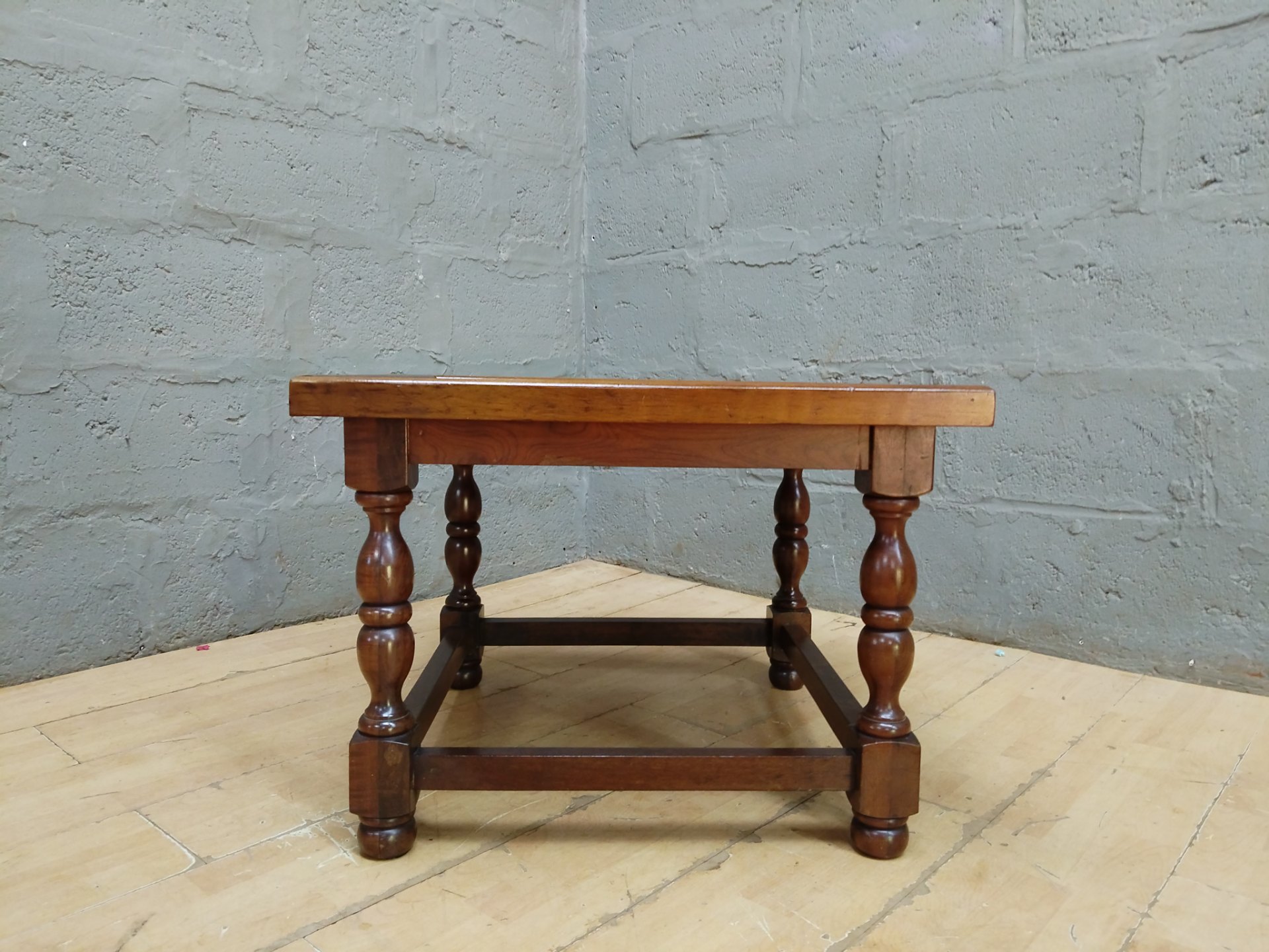 Vintage-style square occasional / coffee table with turned legs and stretcher base