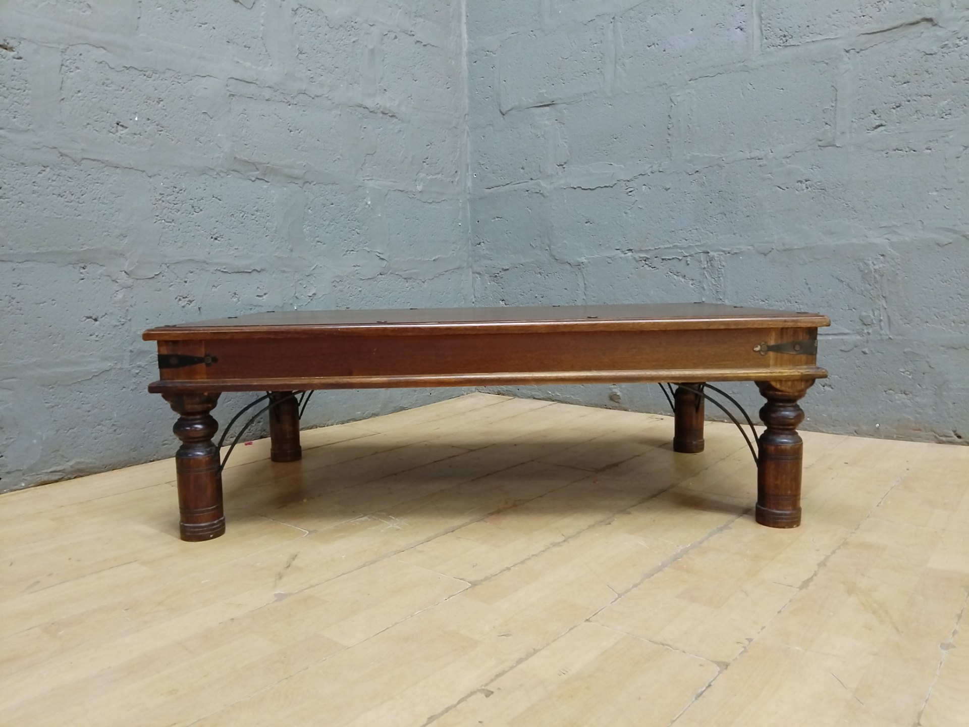 Low oak rectangular coffee table — solid framed top, chunky square legs, 120 x 70 x 40 cm