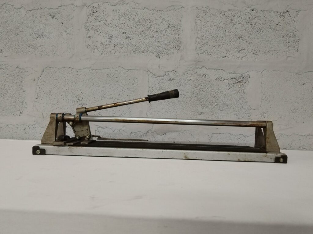 Manual Tile Cutter — 70 × 17 × 12 cm (tested working) — used, surface rust