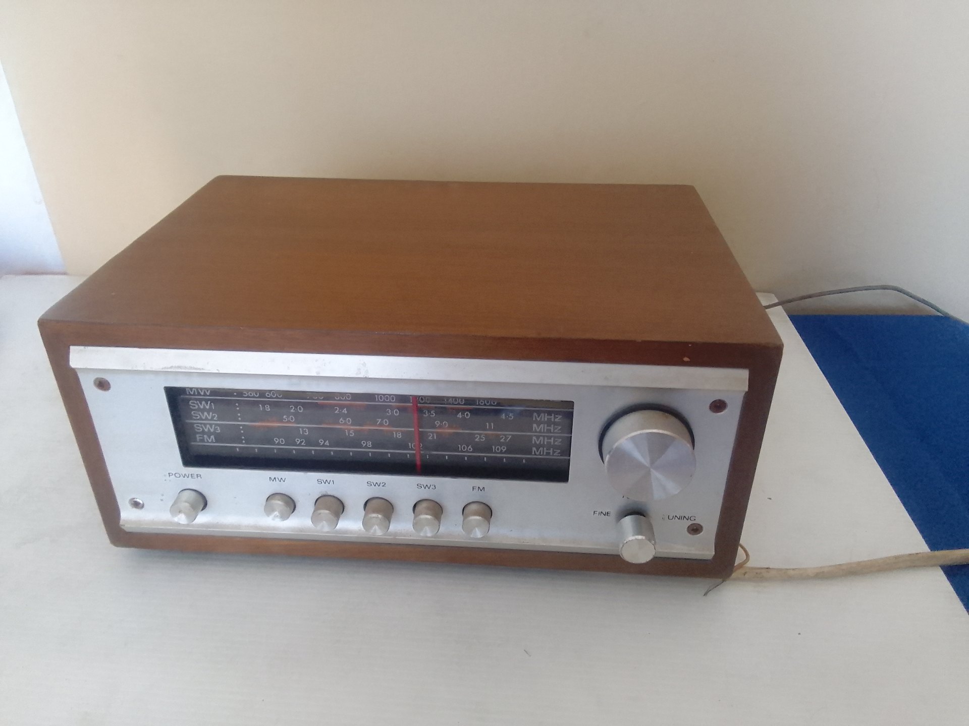 Vintage wooden tabletop radio receiver – wood case, analogue dial, not working (plug/cable missing)