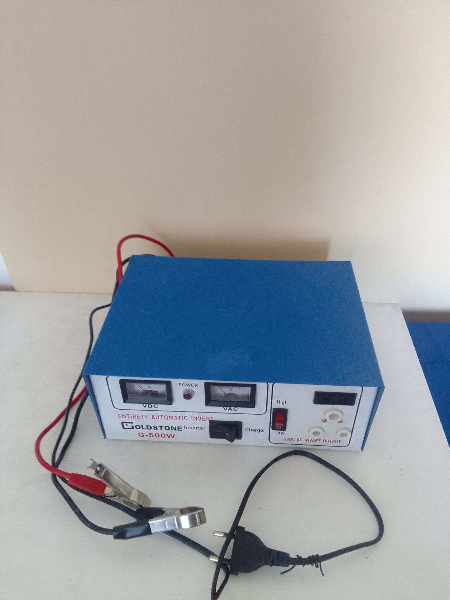 Goldstone G-500W power inverter — front meters, battery clamps & mains lead, used (Untested)