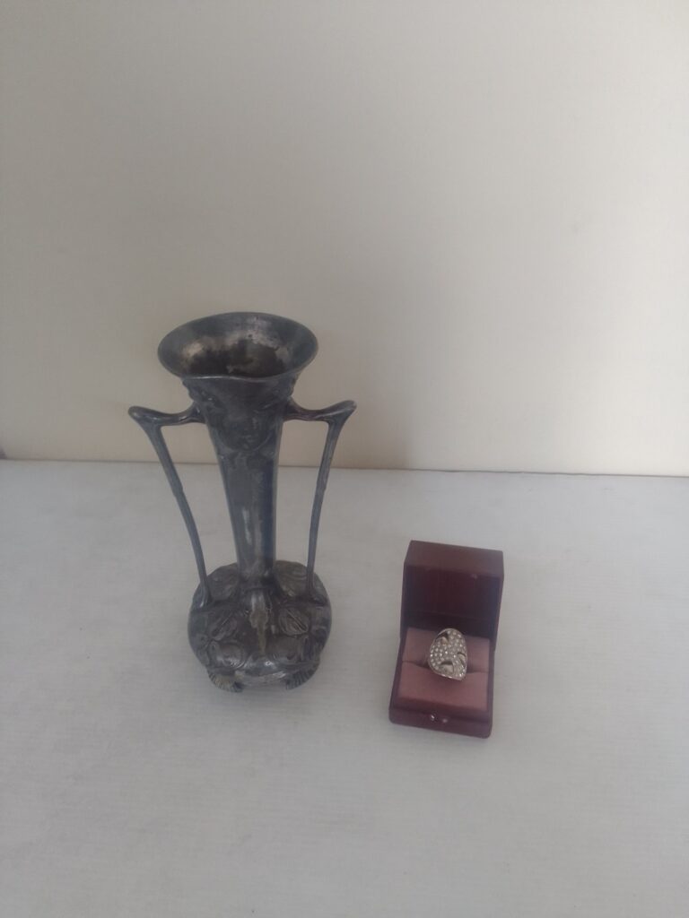 Mixed lot: decorative metal vase (tarnished) & ring in presentation box