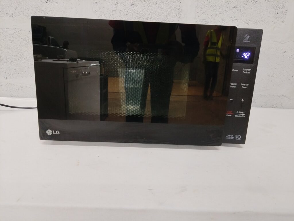 LG MS4235GIS Inverter Microwave – Mirrored Door, Digital Display, Tested Working