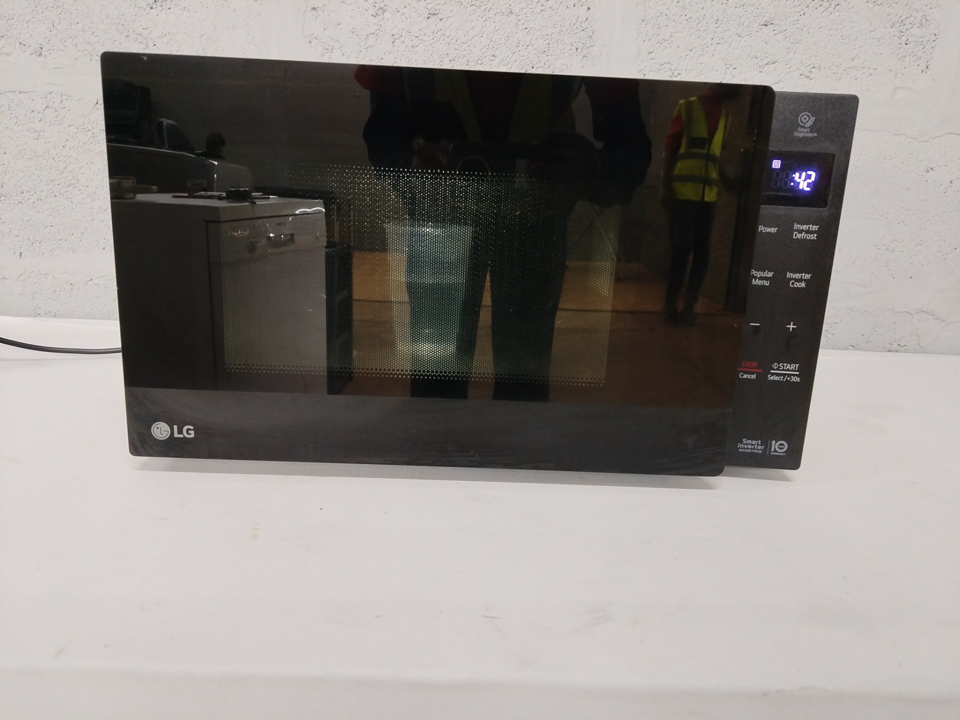 LG MS4235GIS Inverter Microwave – Mirrored Door, Digital Display, Tested Working