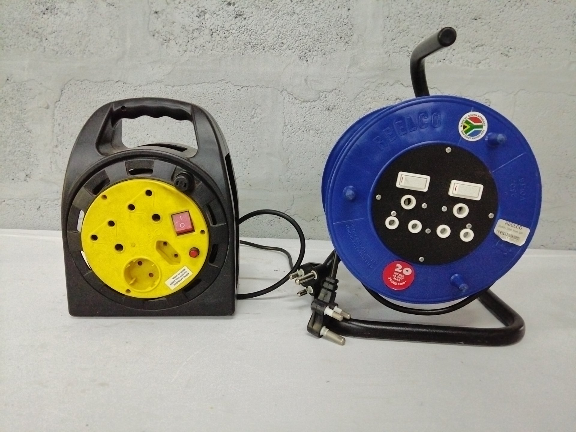 Lot of 2 Extension Cable Reels — REELCO Buddy 20m + MODEL LE10MSER (tested working)
