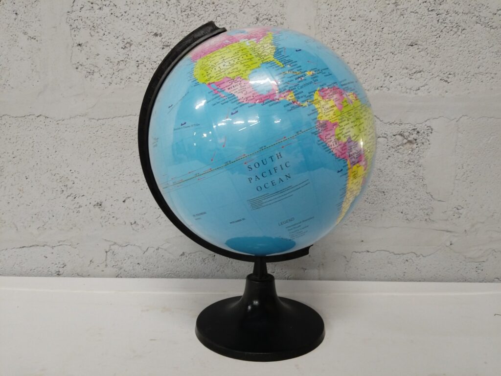 23 cm Desktop World Globe on Black Plastic Meridian & Base — rotates, glossy map, minor wear