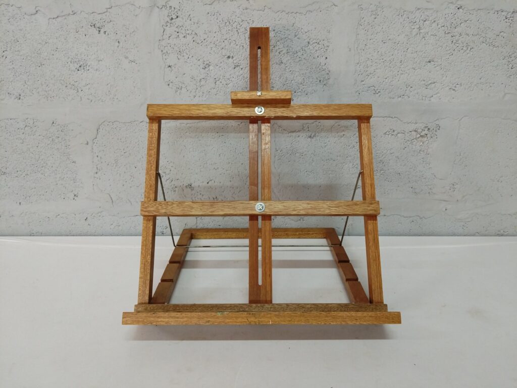 Wooden tabletop artist easel – adjustable top clamp, holds up to 46 cm canvas