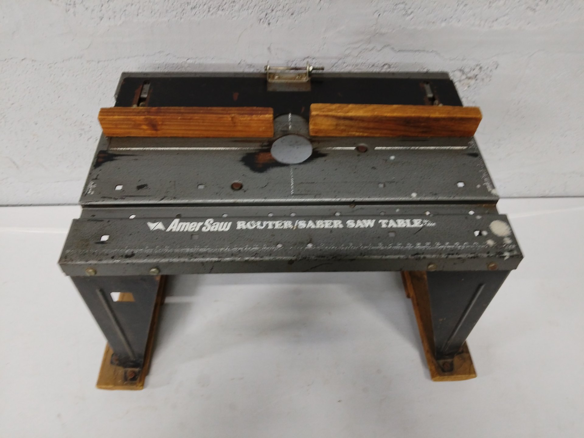 AmerSaw Router / Saber Saw Table – Folding stand with wooden fences (48 x 32 cm, H 30 cm)