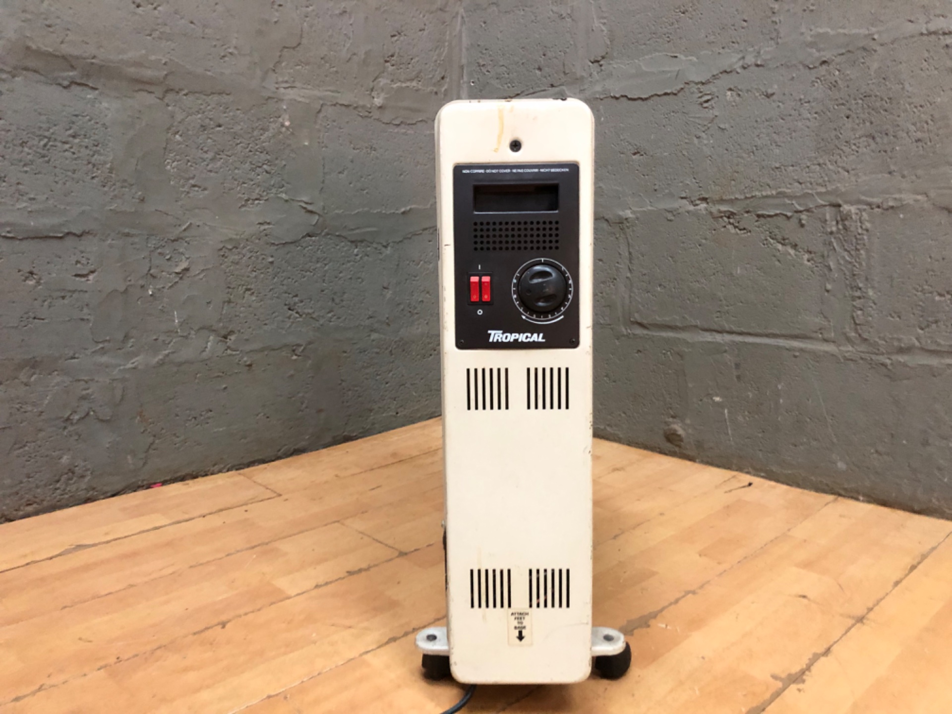 Tropical Type 2RBP 2000 oil-filled radiator (2000W/240V) – tested, used with cracked fin & cosmetic wear