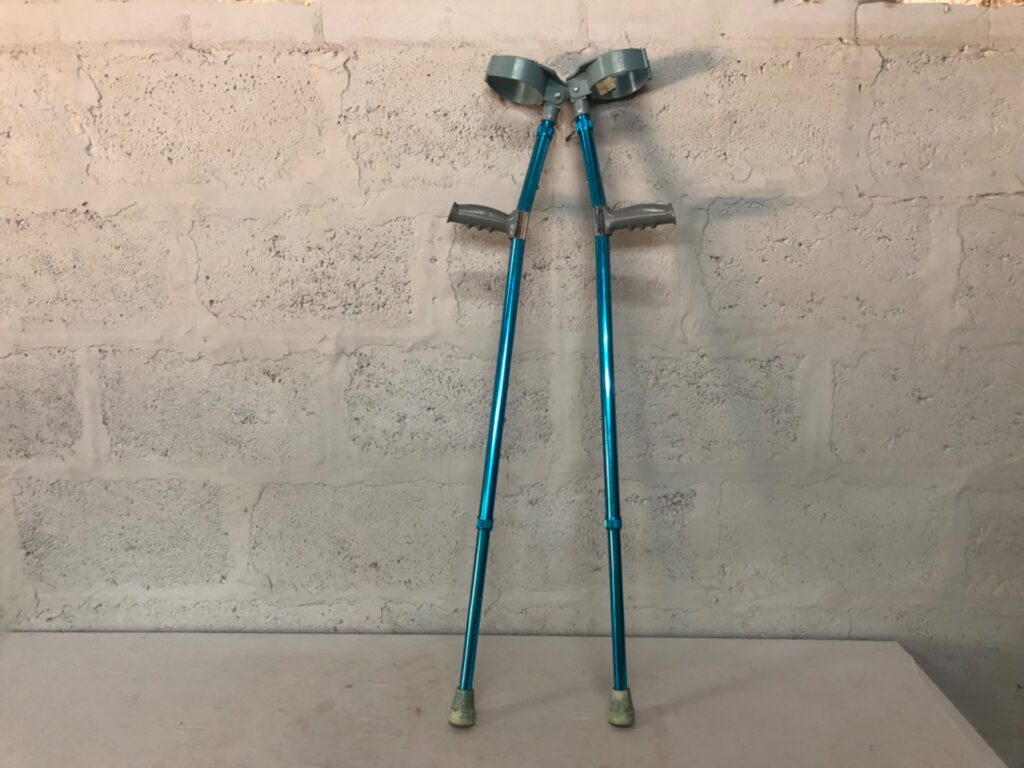 Pair of adjustable forearm (elbow) crutches — turquoise aluminium, adjustable to 129 cm