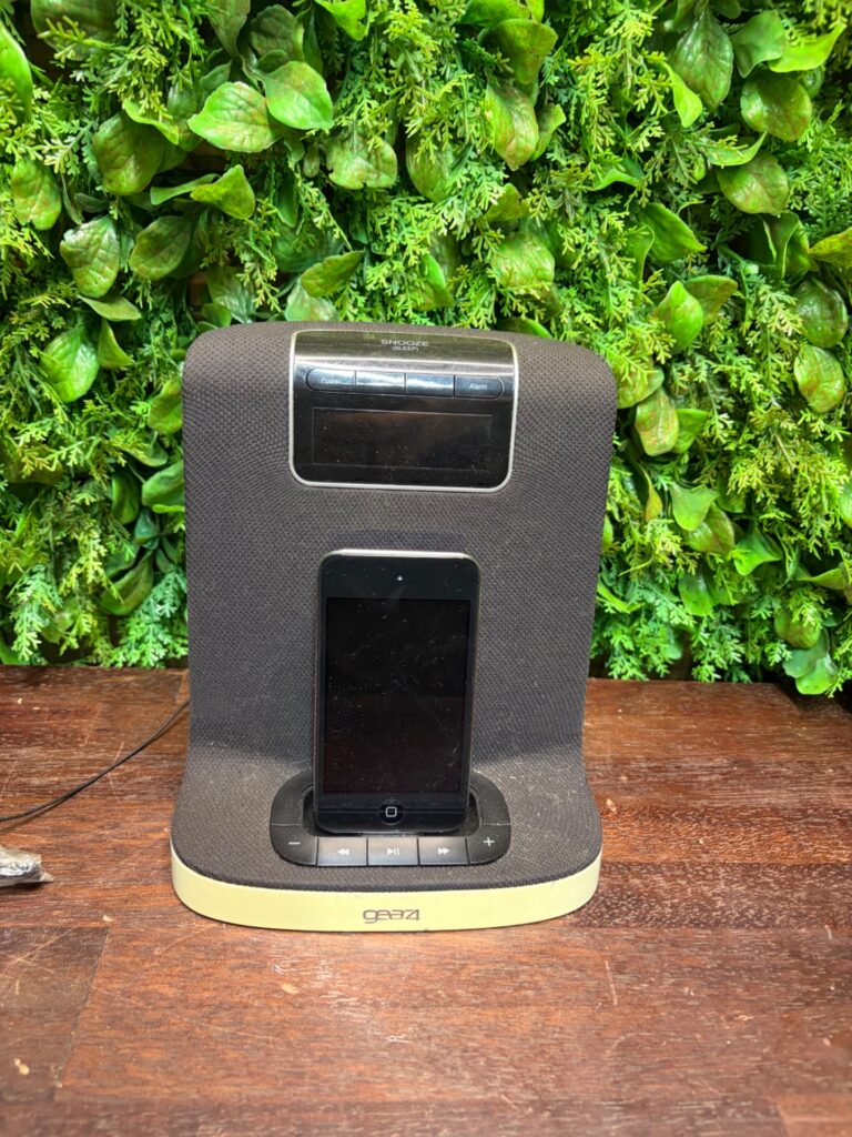 Gear4 iPhone/iPod Docking Speaker with iPod (30‑pin) — Untested, cosmetic wear