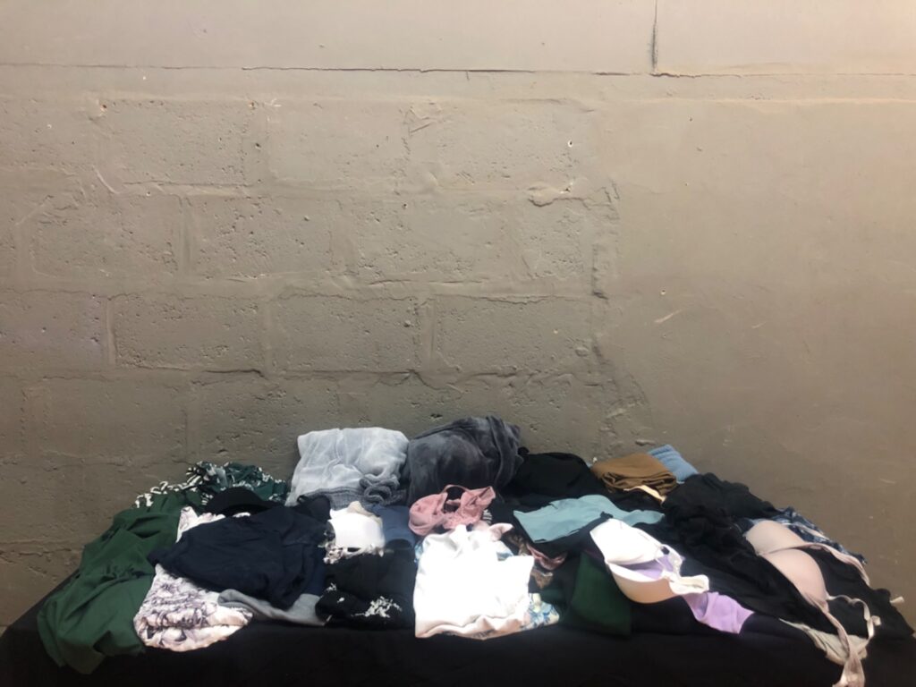 Lot of 25 pre-owned women’s clothing & bras — assorted tops, loungewear, leggings and plush throws (used)