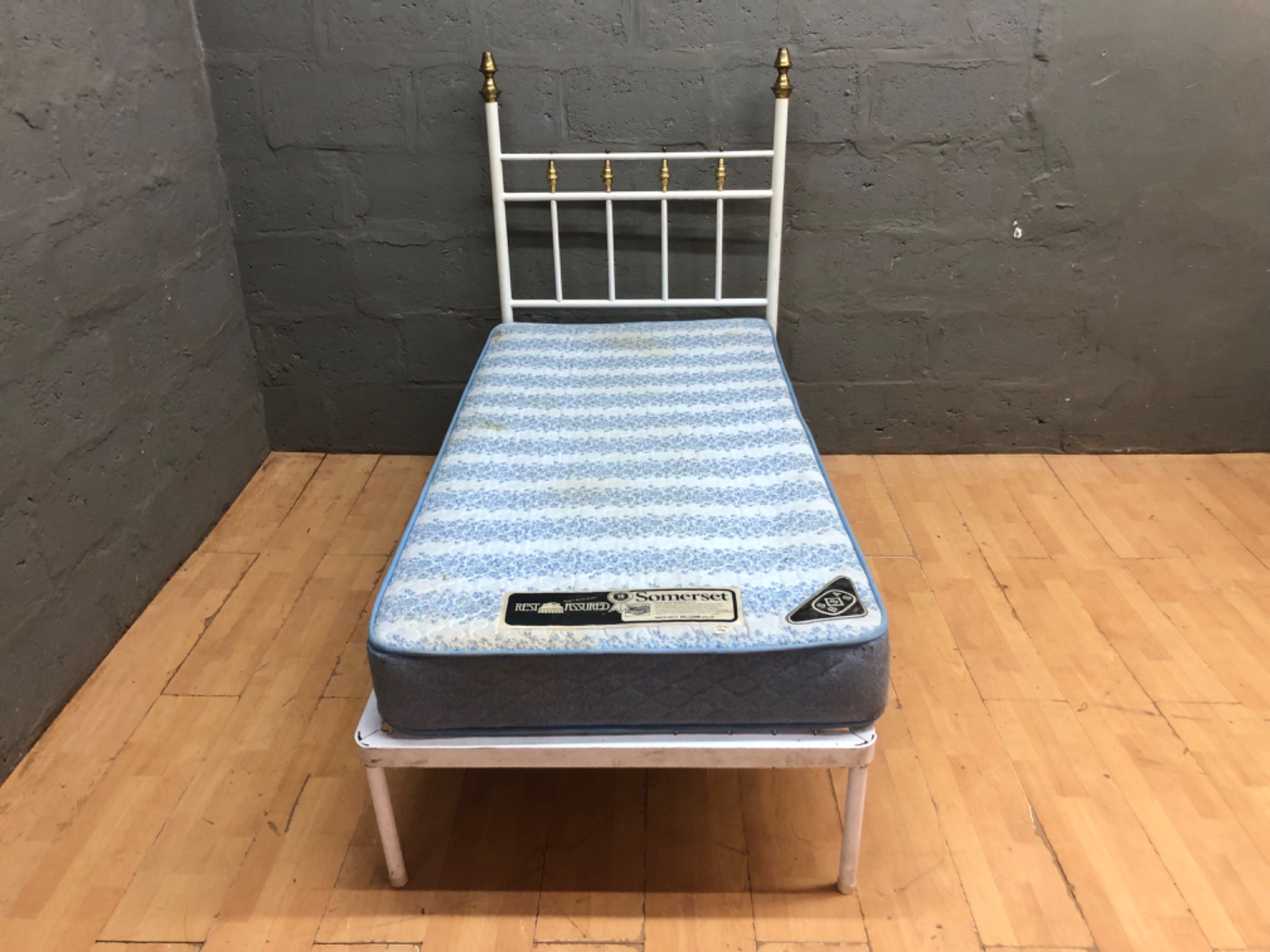 Single metal bed frame with Somerset ‘Rest Assured’ single mattress (91 × 190 cm)