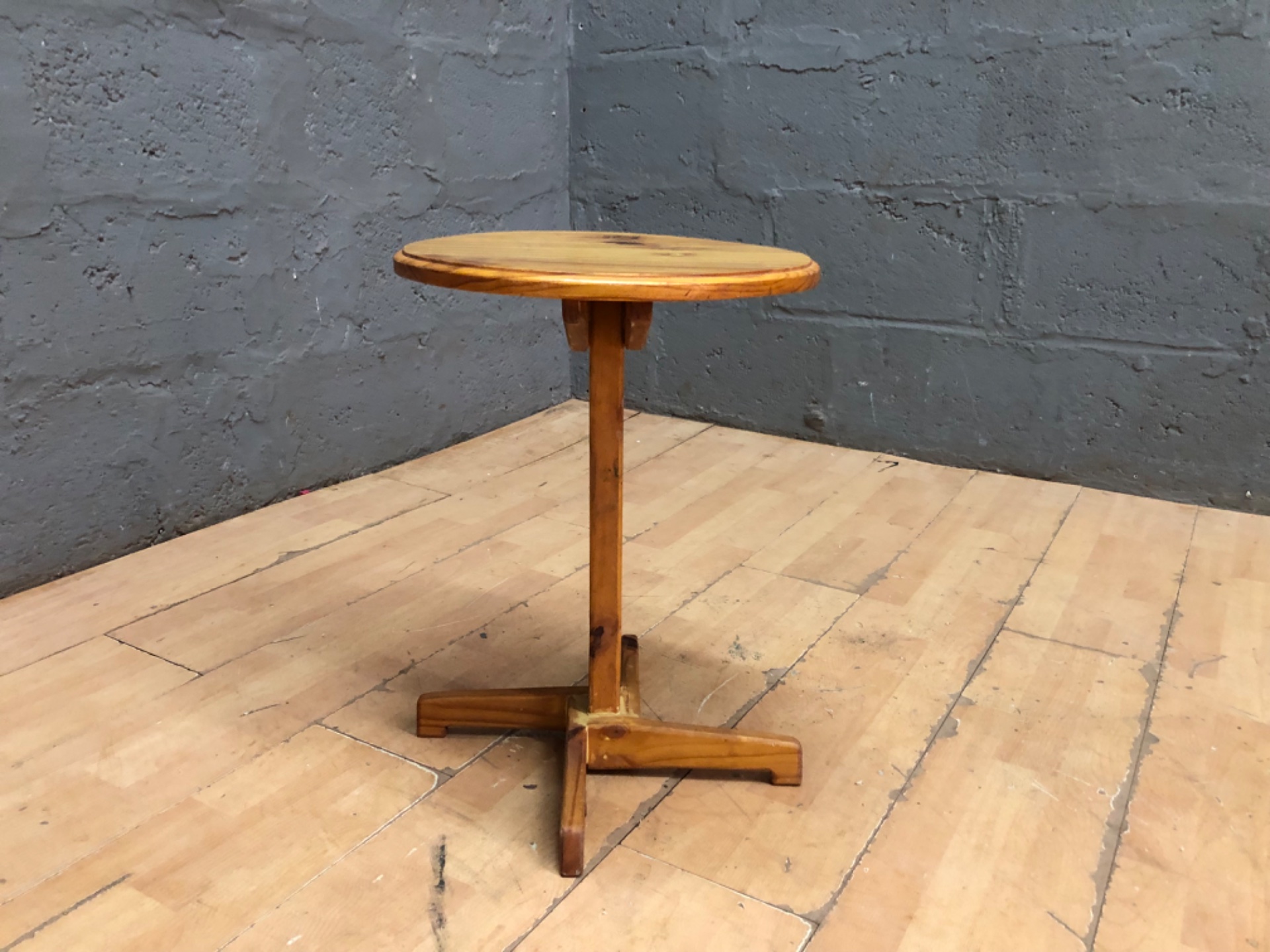 Small round wooden pedestal side table — 53cm H x 88cm Ø, used with surface wear
