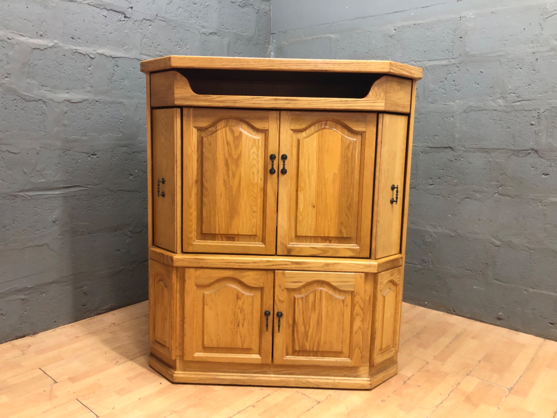Solid oak corner TV / media cabinet with sliding CD/DVD racks — 146 x 64 x 128 cm