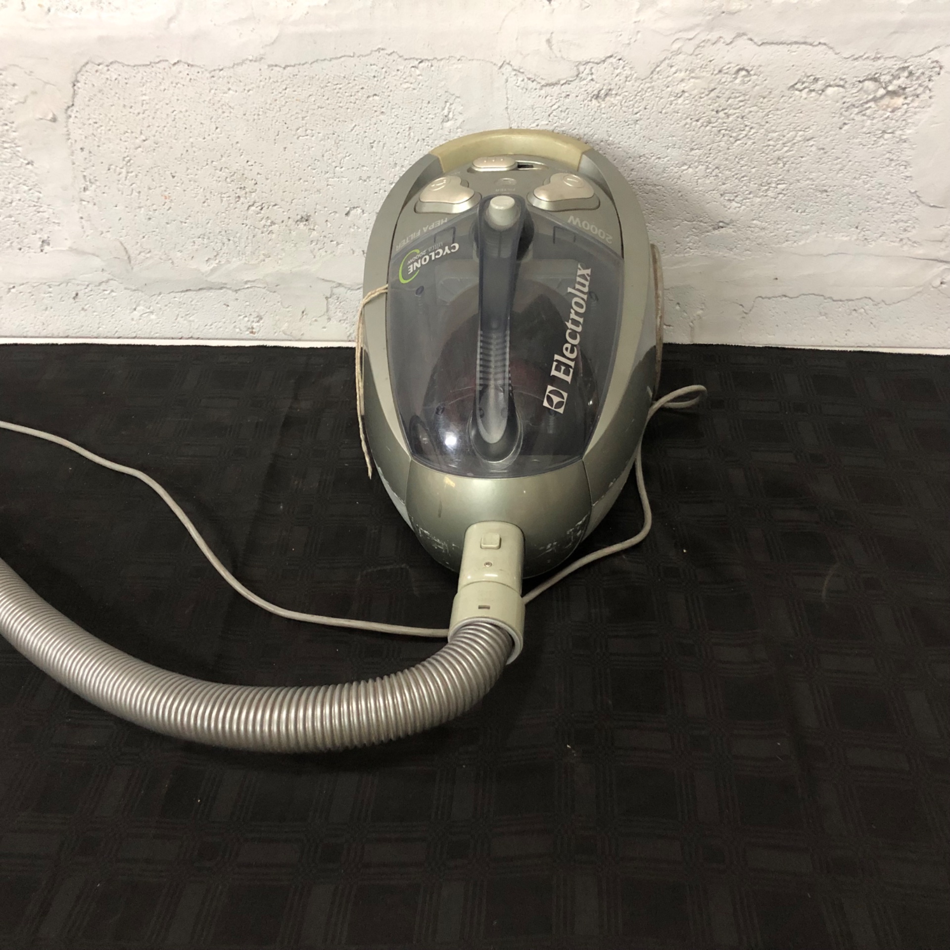 Electrolux canister vacuum (Type VC-T4005ES-2 / 2000W) – tested, bagged, hose & wand