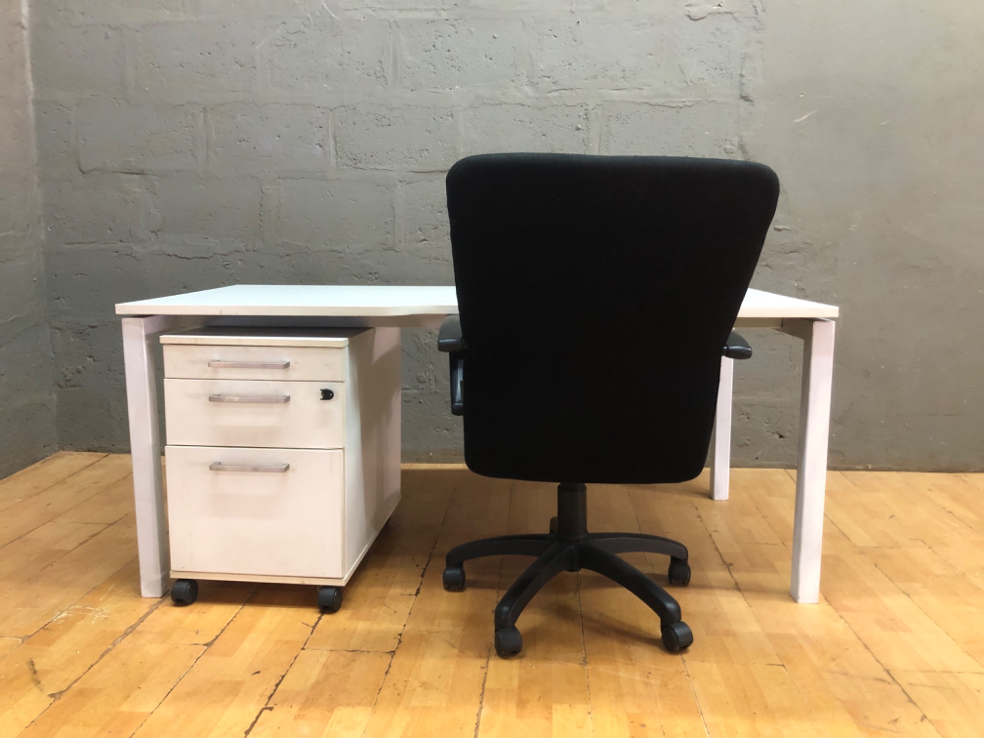 White Office Desk + Mobile 3-Drawer Pedestal (key) + Black Swivel Chair — used set
