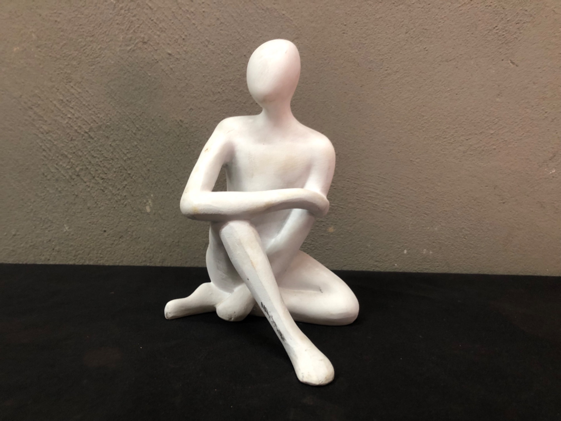 White Abstract Seated Figurine — Ceramic Decorative Sculpture, approx. 22 cm