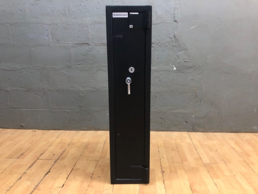 Simpson Safes slim gun cabinet / rifle safe — 130 x 30 x 30 cm, lock present (no key)