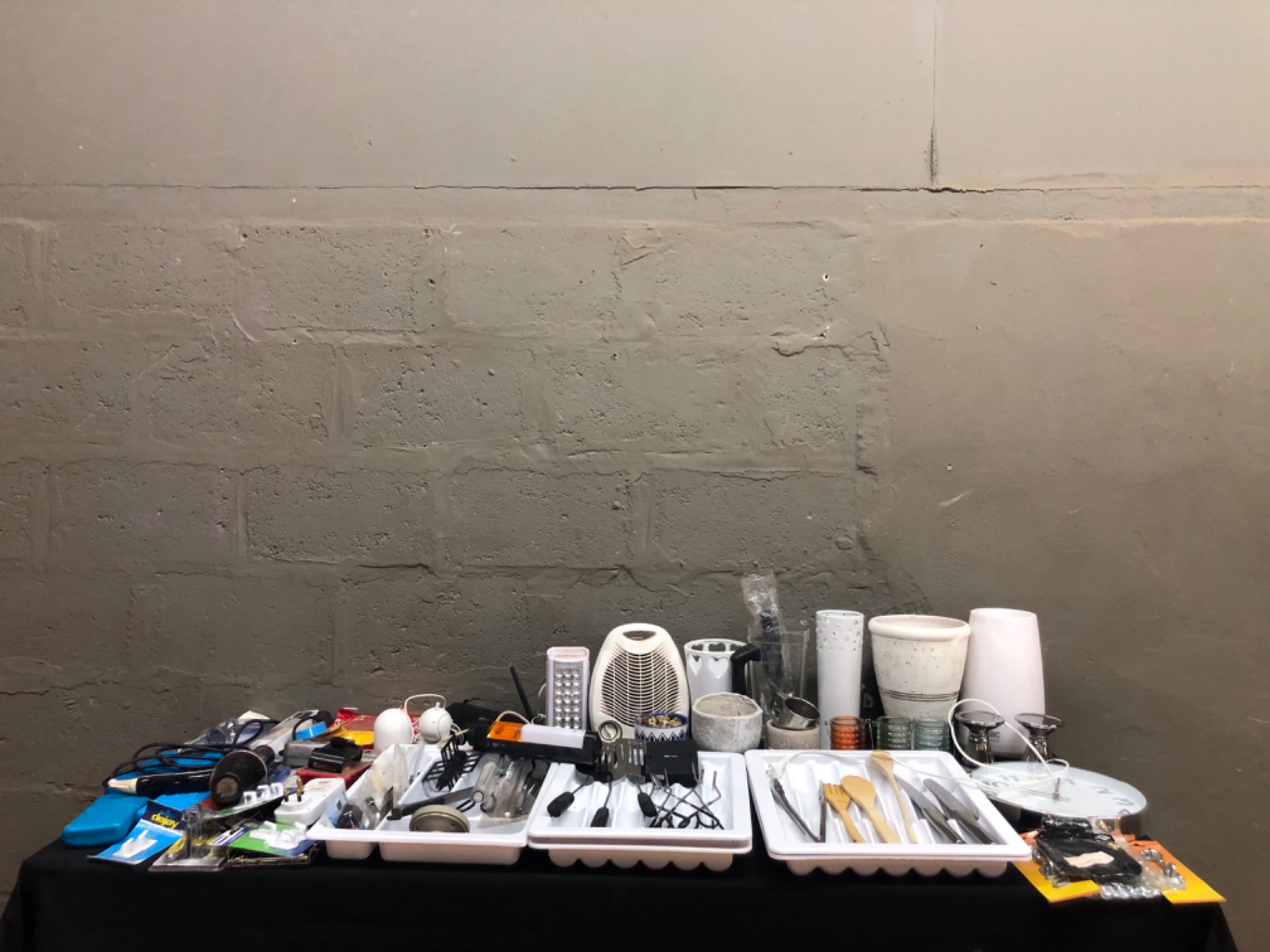 Mixed Household & Kitchen Bulk Lot – Assorted small appliances, utensils, pots & accessories (approx. 35 items) / Electronics tested