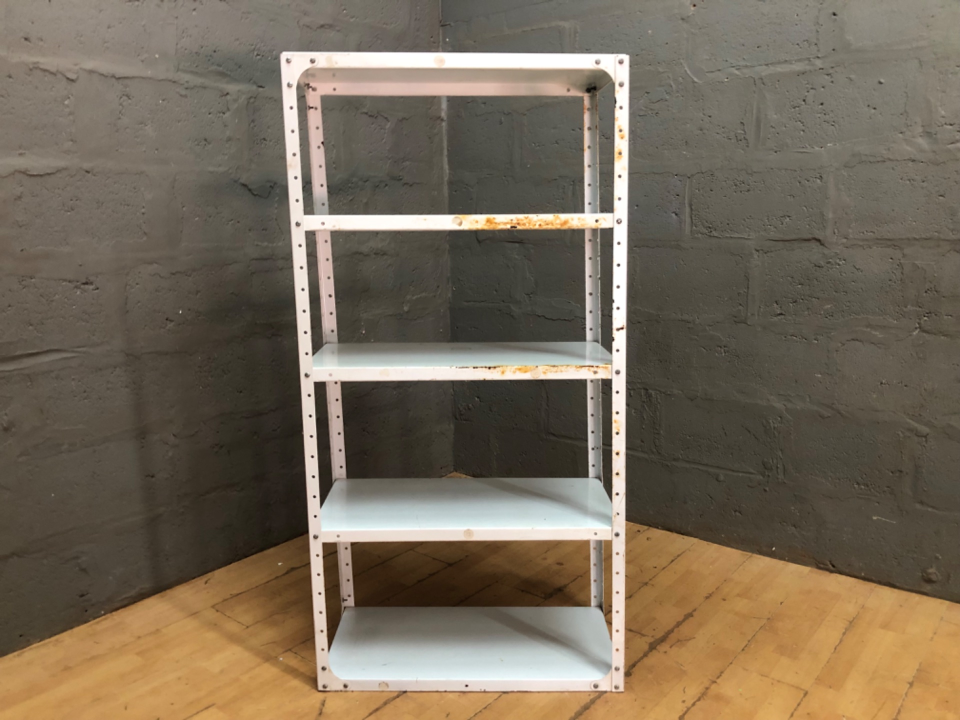 5‑Shelf White Metal Storage Rack — 153 x 39 x 77 cm, Fixed Shelves, Cosmetic Rust