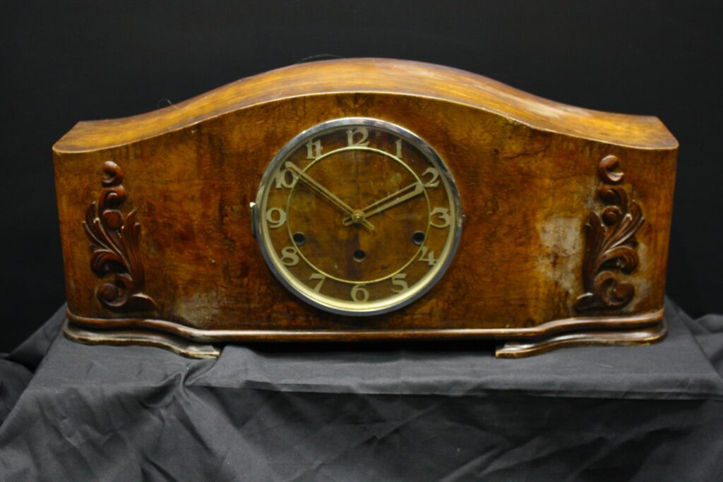 Mantel clock with mechanical chiming movement (untested) – carved wooden case