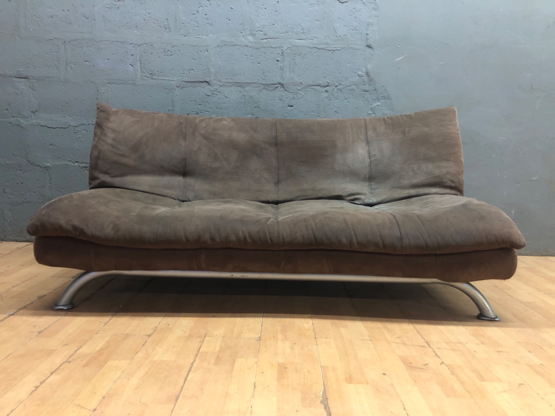2–3 Seater Microfibre Futon Sofa — Tubular Metal Frame, Converts to Bed (101 × 188 × 88 cm)