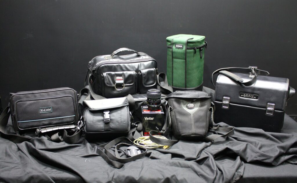 Mixed lot: Vivitar 28-70mm (PK-A/R) + assortment of camera bags (Nikon, Asahi Pentax, Sigma, Tamrac, V-CAM) & straps/accessories