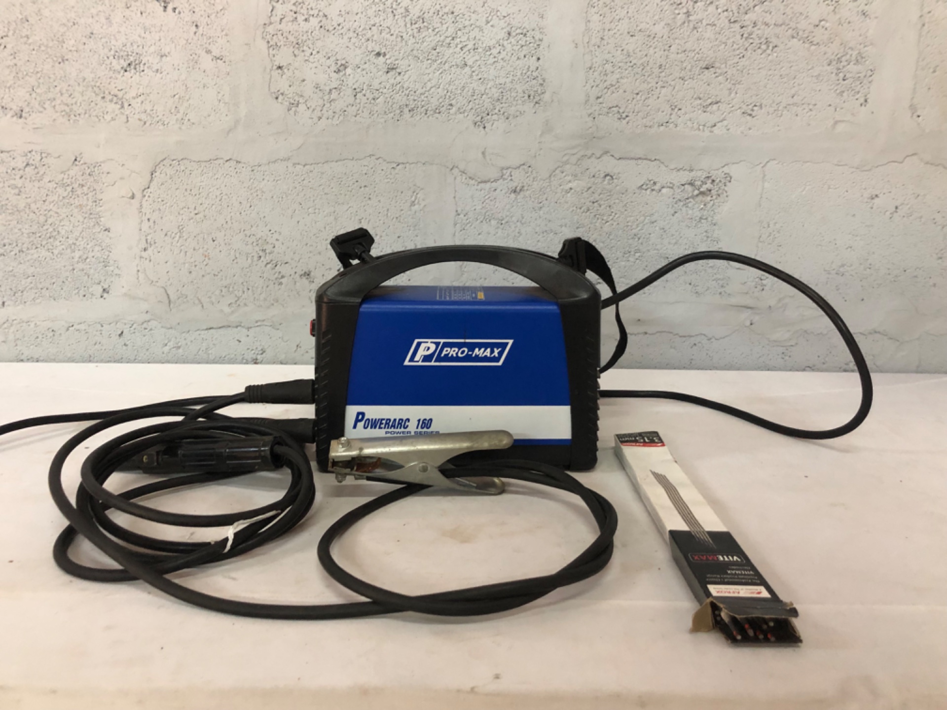 Pro-Max Powerarc 160 inverter arc welder with cables, clamps & Afrox 3.15mm electrodes (working)