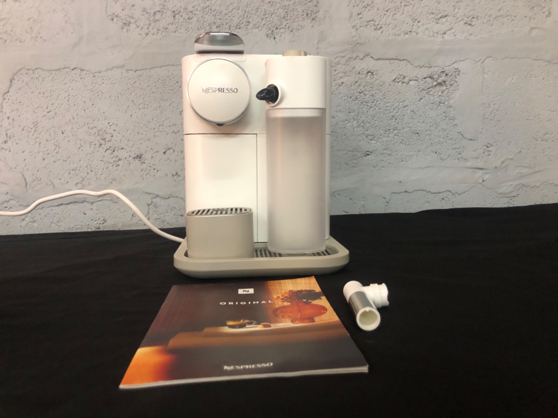 Nespresso Type F541 Capsule Coffee Machine with Milk Frother — White (Used, Tested)