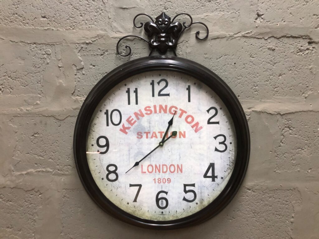 Kensington Station decorative wall clock — ornate metal topper, 61 cm, warehouse-tested working (no battery)