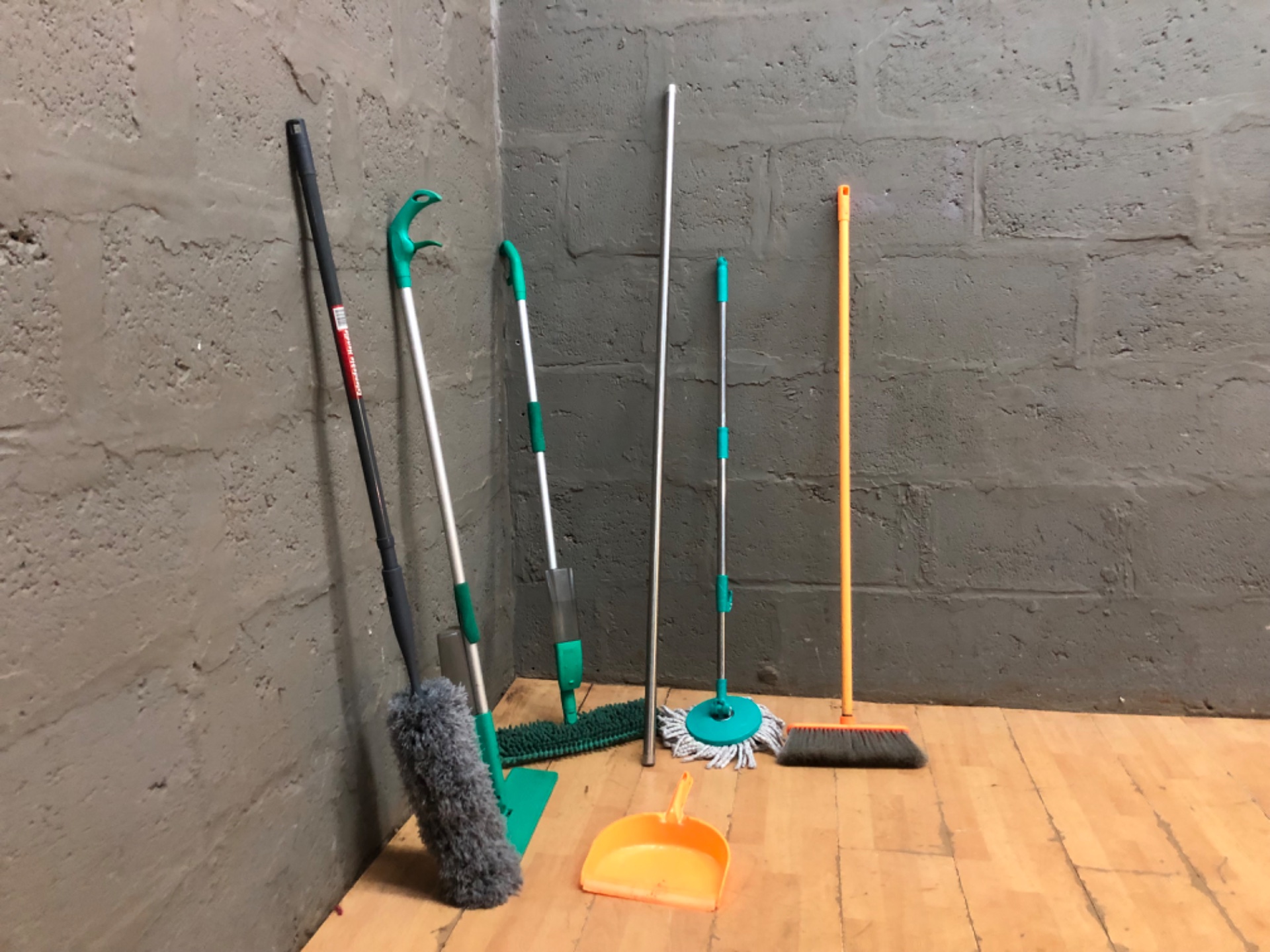 Lot: 7 Mixed Household Cleaning Tools — mops, broom, dustpan, extendable handle (used)