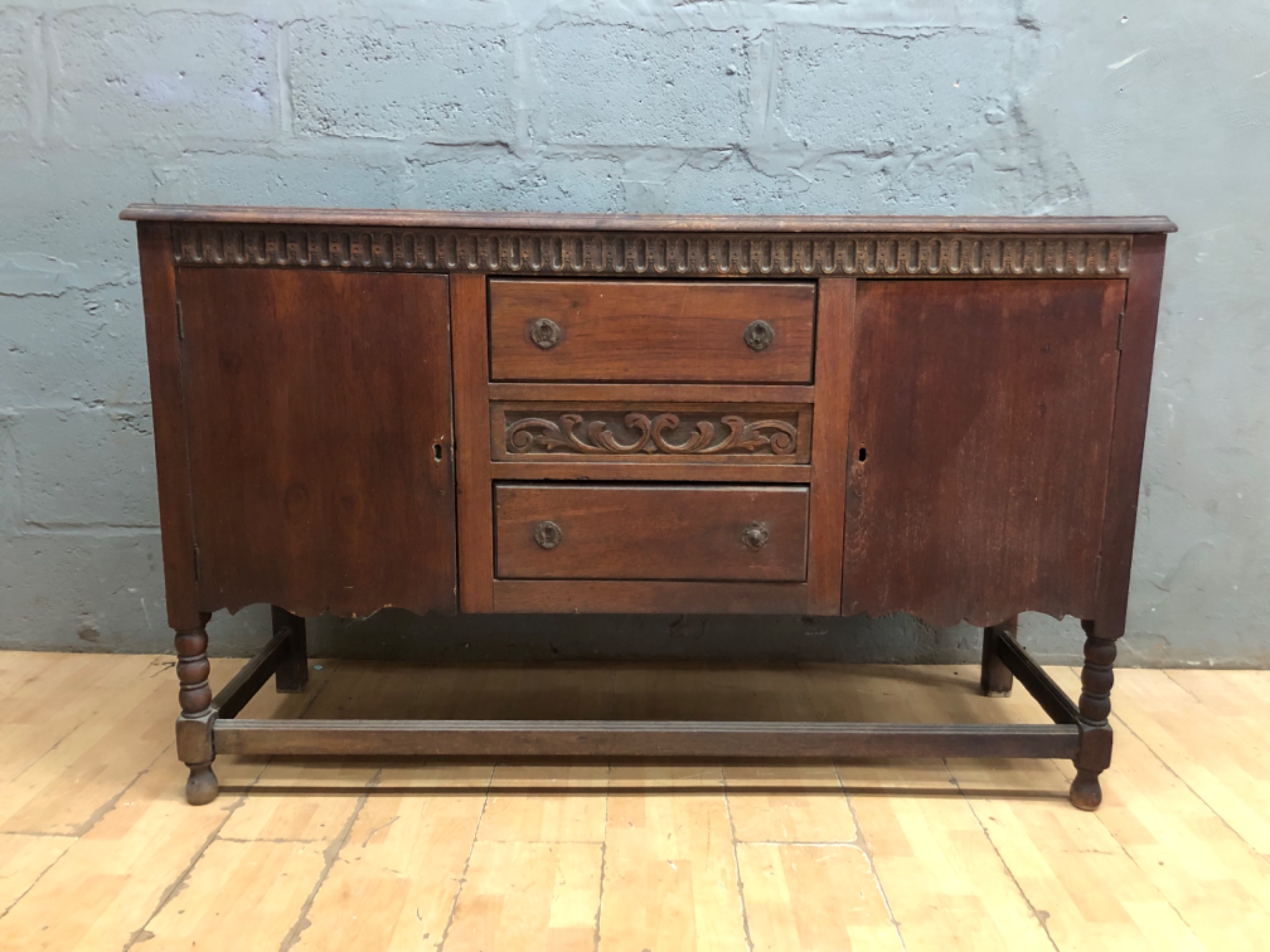 Wooden Sideboard / Buffet with Carved Frieze, Turned Legs & Central Drawers — Needs Restoration (94 x 149 x 52 cm)