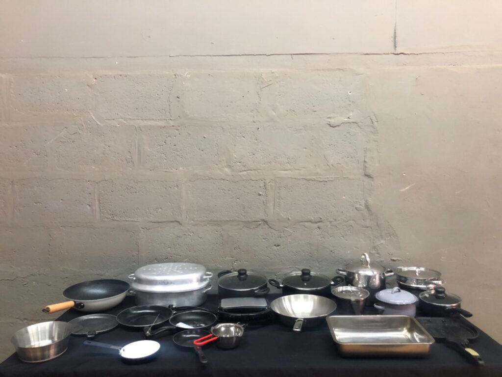 Mixed lot of 21 cookware pieces — frying pans, saucepans, roasting trays + PLATINUM ST16 sandwich maker (tested)