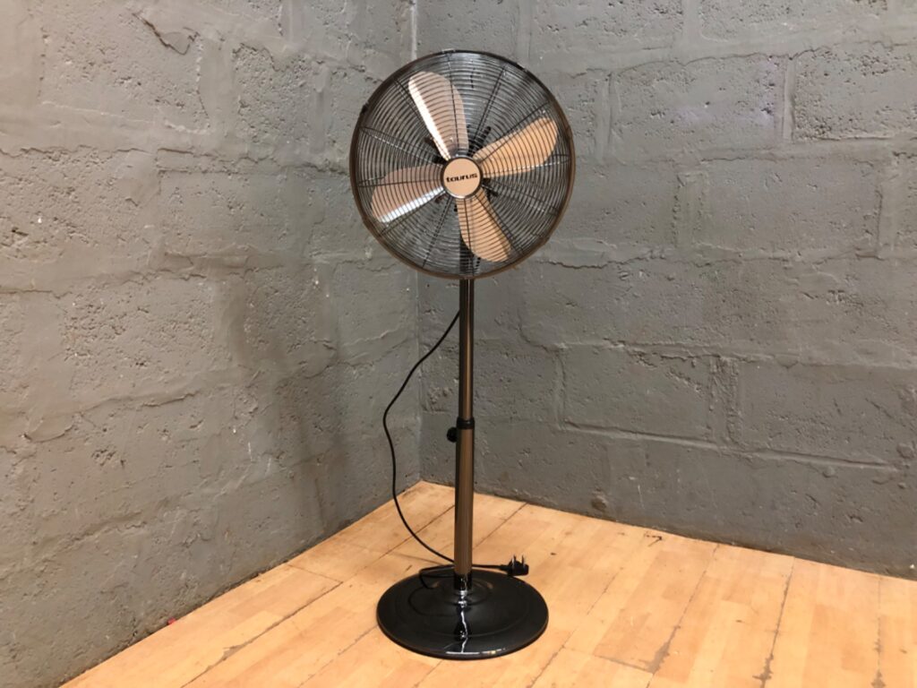 Taurus 40cm Pedestal Fan — Working, Oscillating, Adjustable Height, Cosmetic Wear