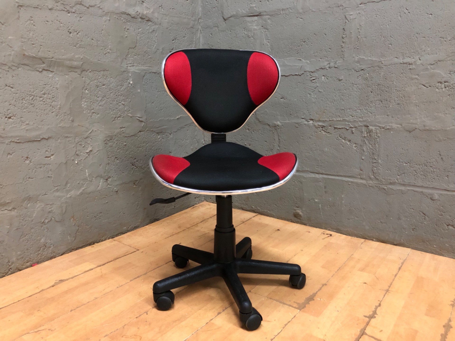 Red & Black Adjustable Office / Task Chair — Gas‑lift, Rolling Castors, Good Condition