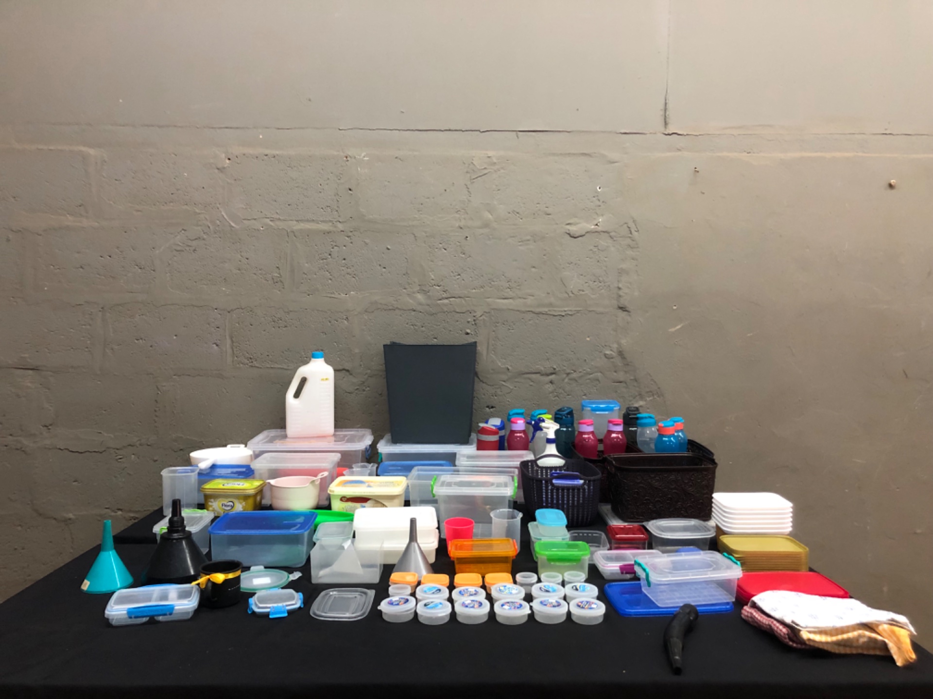 Bulk Assortment of Used Plastic Food Storage Containers, Lids & Drink Bottles (includes Sistema pieces)
