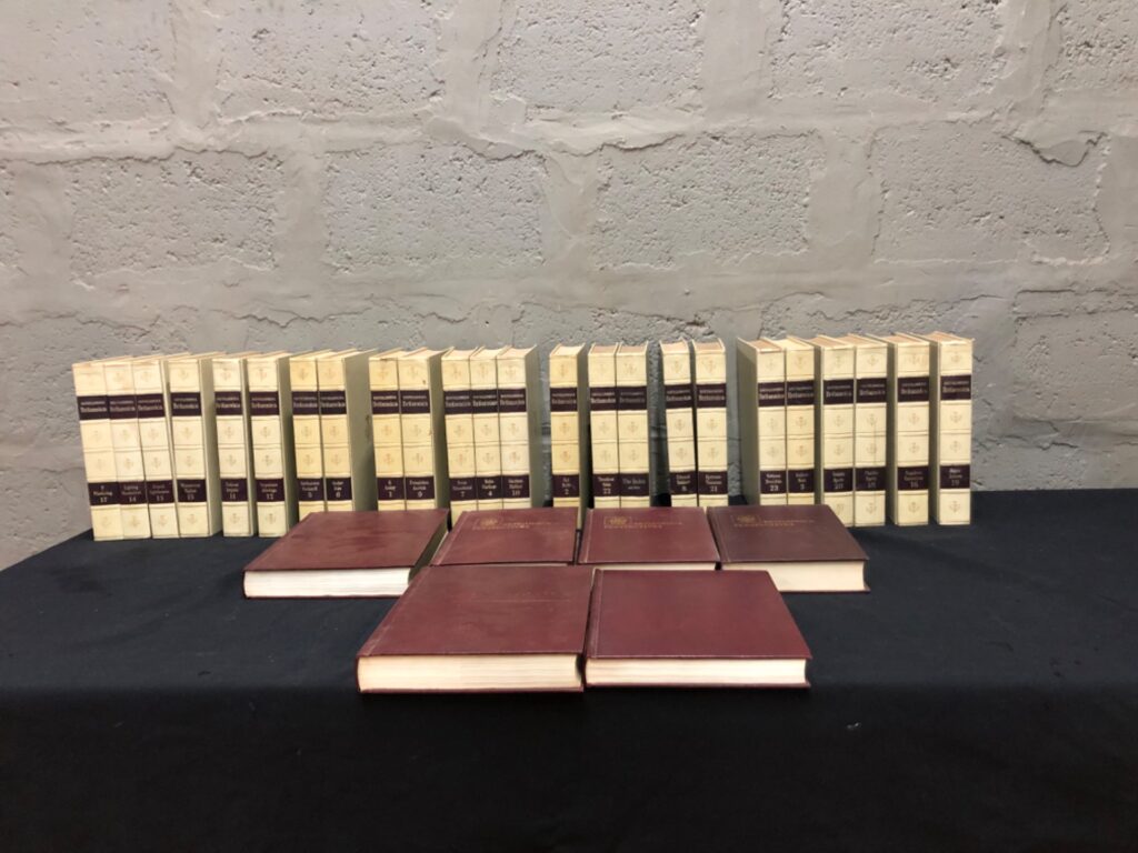Encyclopaedia Britannica reference lot — 33 volumes in slipcases + maroon ‘Britannica Perspectives’ (1968)