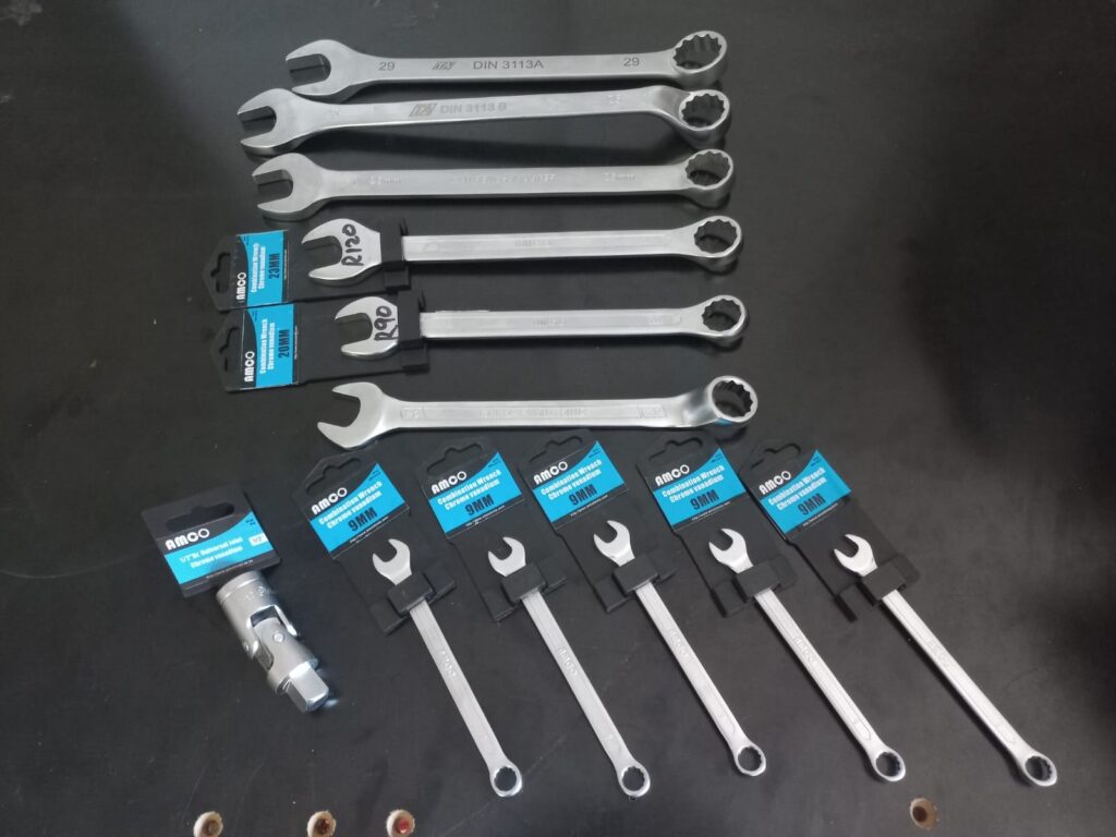 Lot of 12 Combination Wrenches + 1/2″ Universal Joint — New (AMCO 9mm x5, 20mm x2, 23mm, 25mm x2, 29mm)