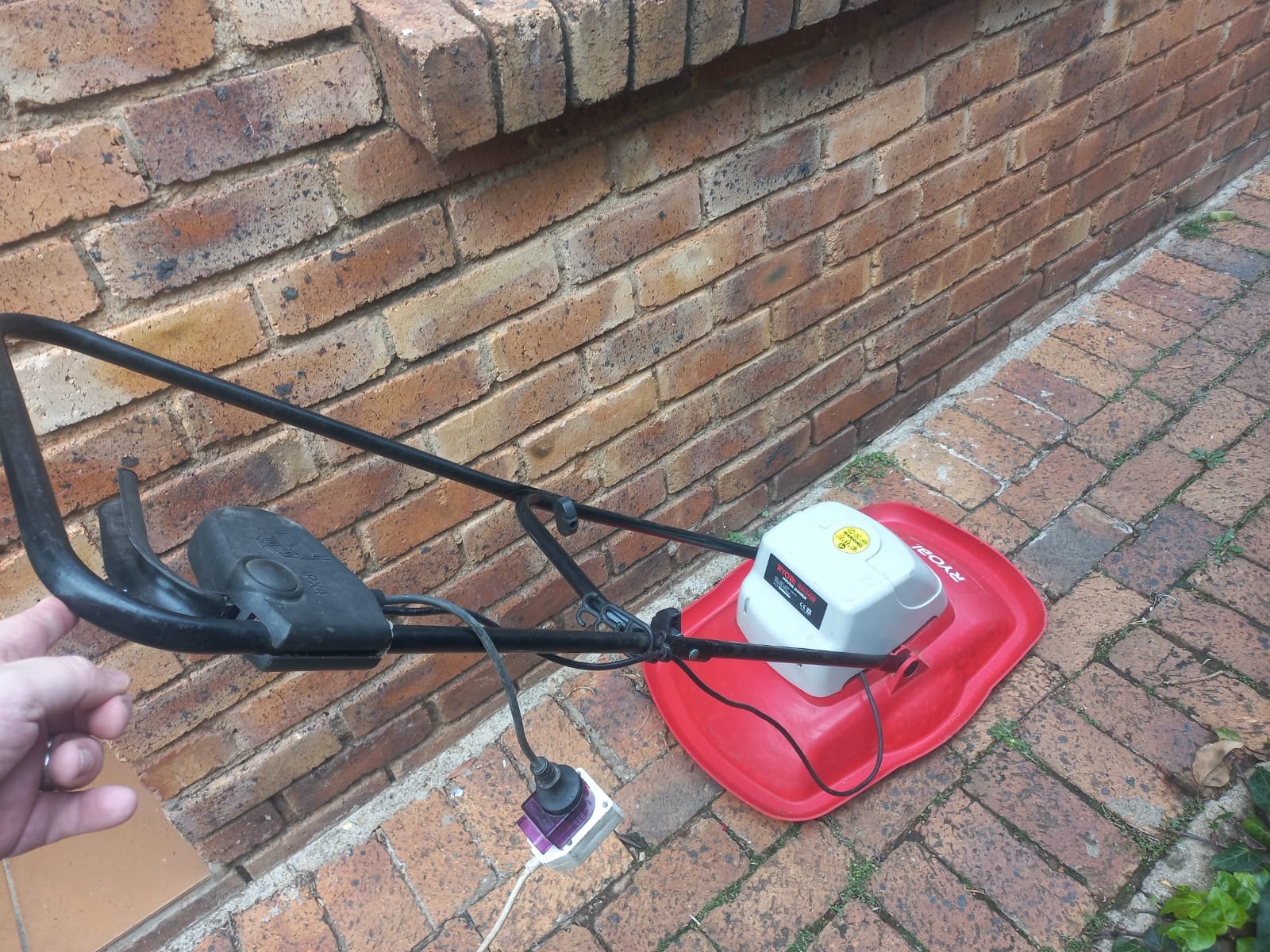 Ryobi HM-3400 Electric Hover Mower (340mm) – Works but Noisy, Blade Worn