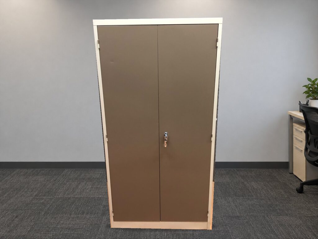Lockable two-door metal office storage cabinet with keys — 3 shelves, H181 x W90 x D45 cm