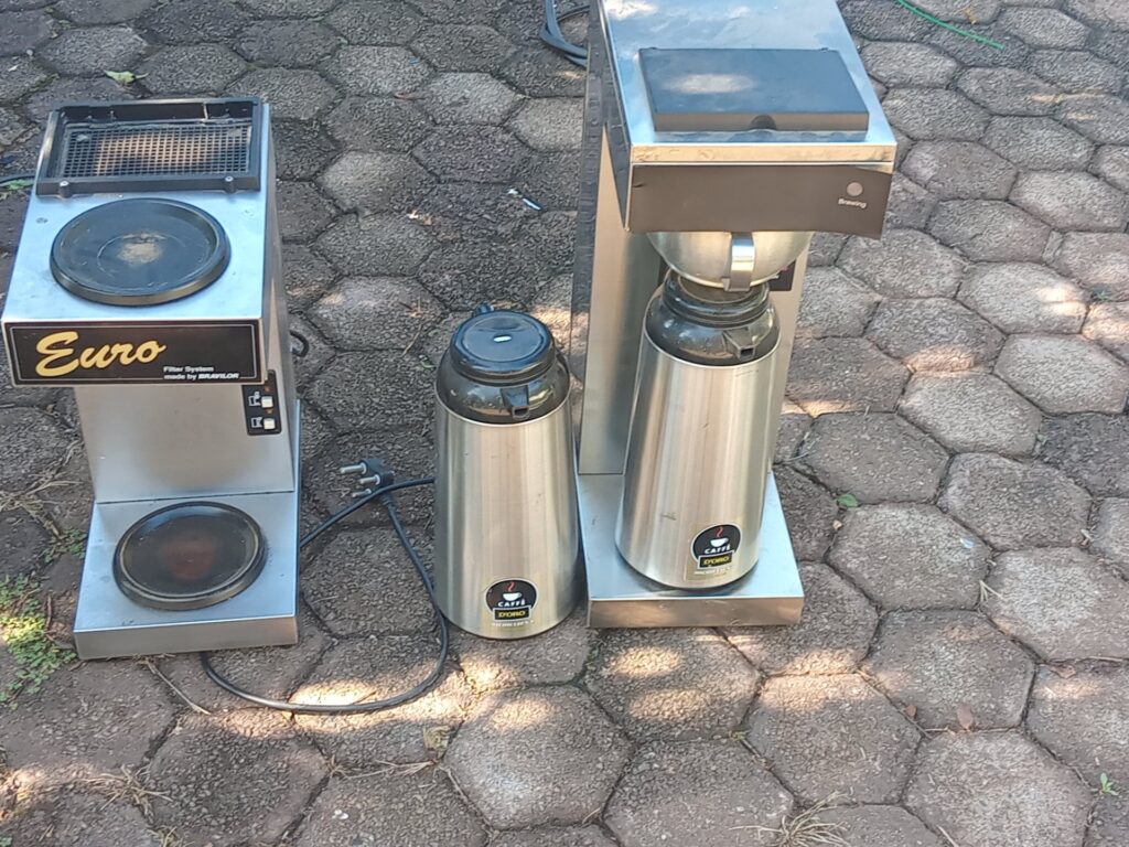 Bravilor / Euro commercial hotplate units with 2 Caffè Doro thermal airpots — tested working, used condition